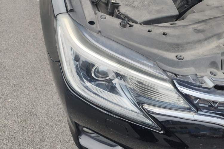 Used Toyota Reiz 2013 2.5V Elite Edition Right Front Headlight