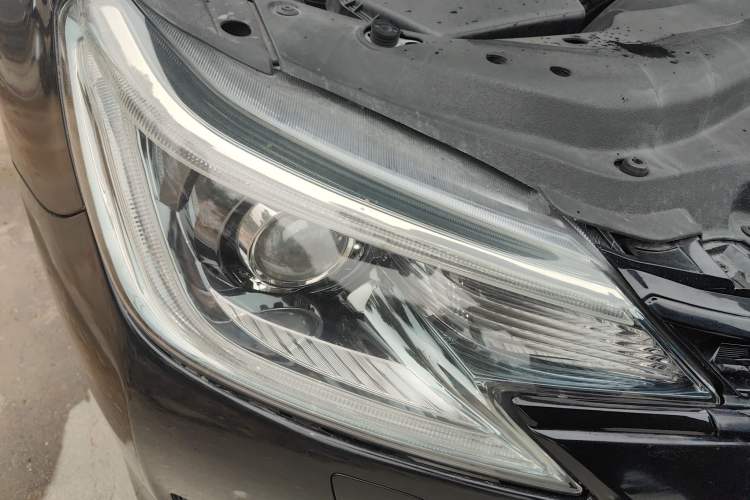 Used Toyota Reiz 2013 2.5V Elite Edition Right Front Headlight