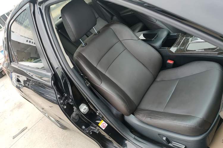 Used Toyota Reiz 2013 2.5V Elite Edition Right Front Seat