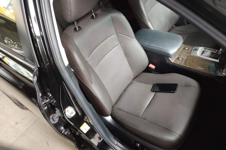 Used Toyota Reiz 2013 2.5V Elite Edition Right Front Seat