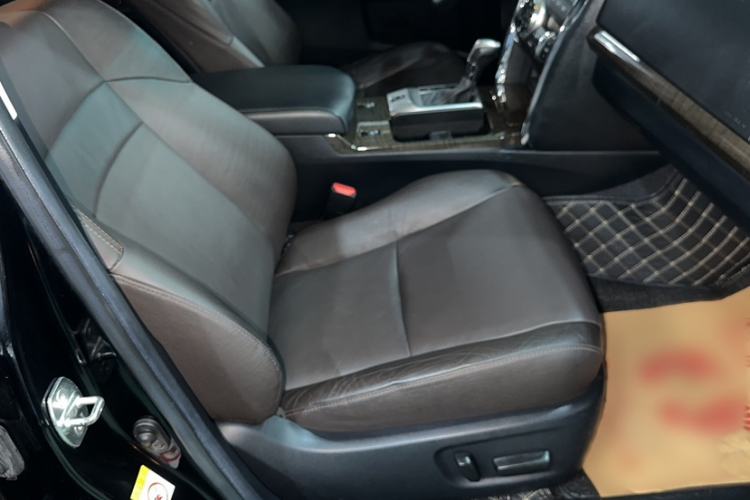 Used Toyota Reiz 2013 2.5V Elite Edition Right Front Seat
