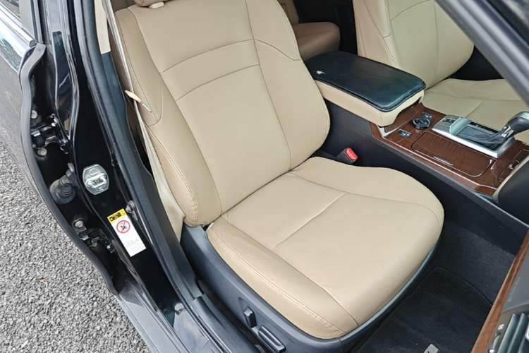 Used Toyota Reiz 2013 2.5V Elite Edition Right Front Seat