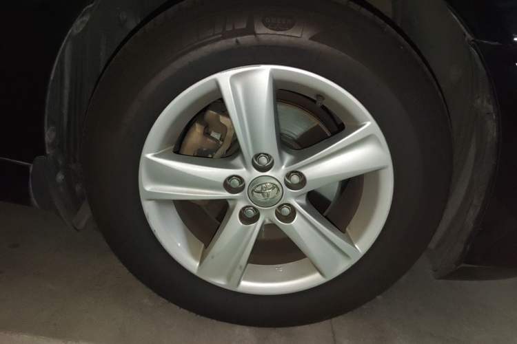 Used Toyota Reiz 2013 2.5V Elite Edition Right Front Wheel Hub