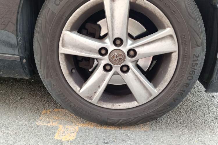 Used Toyota Reiz 2013 2.5S Elite Edition Right Front Wheel Hub