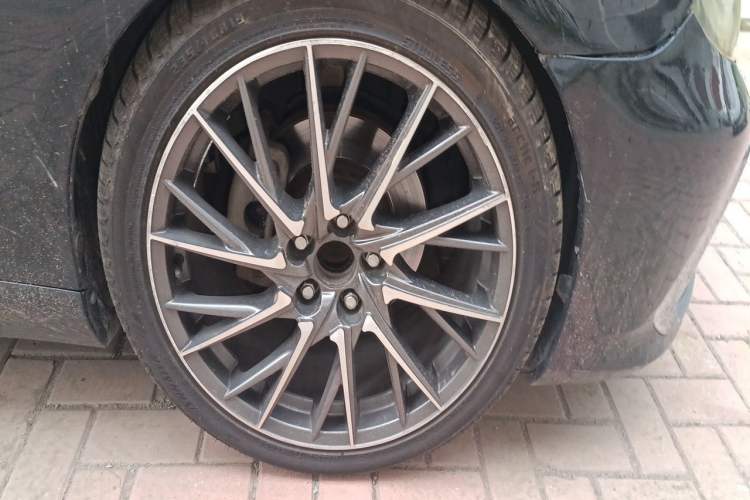 Used Toyota Reiz 2013 2.5S Elite Edition Right Front Wheel Hub