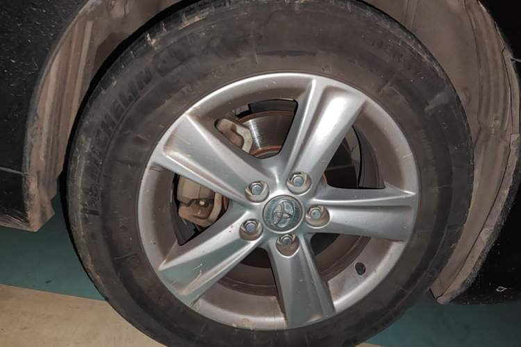 Used Toyota Reiz 2013 2.5S Elite Edition Right Front Wheel Hub