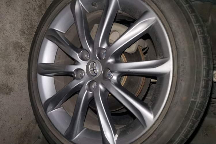 Used Toyota Reiz 2013 2.5V Supreme Edition Right Front Wheel Hub