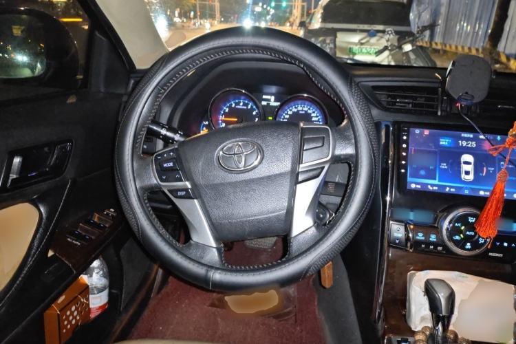 Used Toyota Reiz 2013 2.5V Elite Edition Steering Wheel