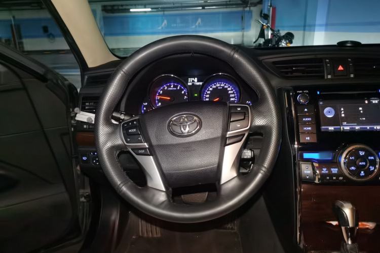 Used Toyota Reiz 2013 2.5V Supreme Edition Steering Wheel