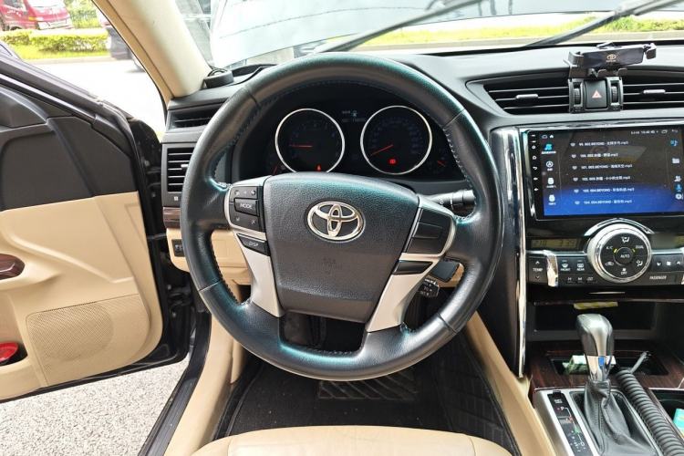 Used Toyota Reiz 2013 2.5V Elite Edition Steering Wheel