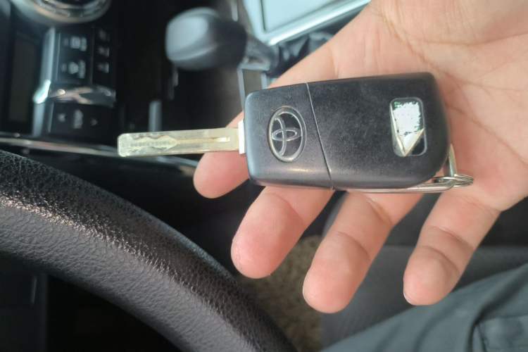Used Toyota Reiz 2013 2.5S Elite Edition Vehicle Key