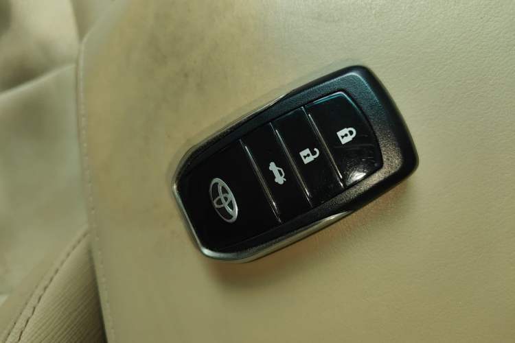 Used Toyota Reiz 2013 2.5V Shangrui Edition Vehicle Key