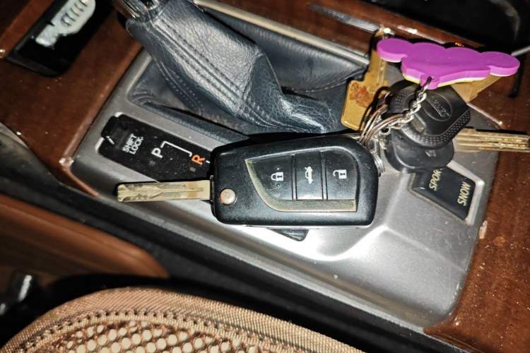Used Toyota Reiz 2013 2.5S Elite Edition Vehicle Key