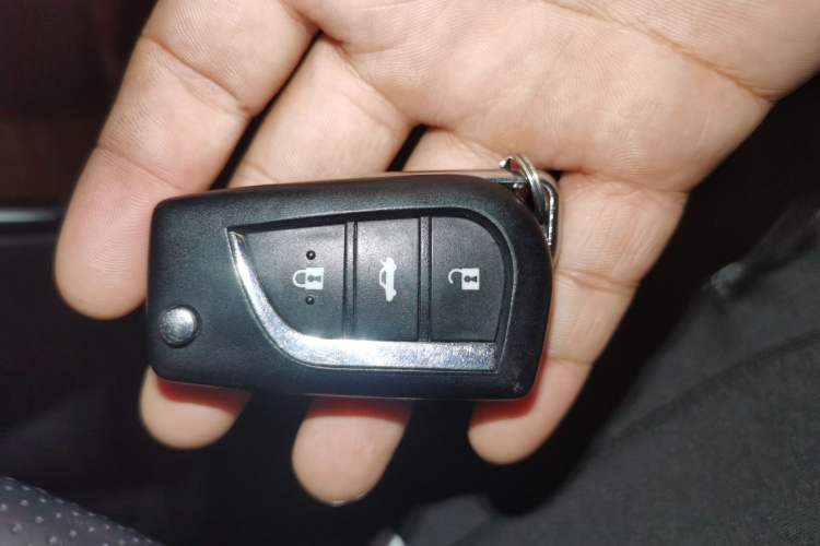 Used Toyota Reiz 2013 2.5V Supreme Edition Vehicle Key