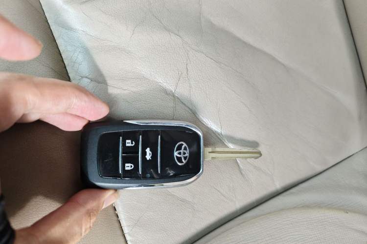 Used Toyota Reiz 2013 2.5V Elite Edition Vehicle Key