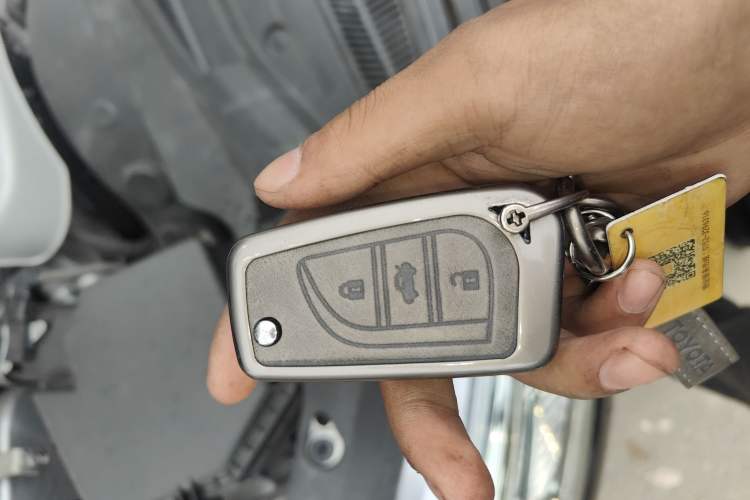 Used Toyota Reiz 2013 2.5V Elite Edition Vehicle Key