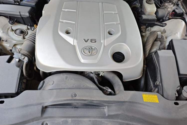 Used Toyota Reiz 2013 2.5V Elite Edition Engine Bay