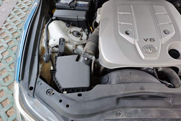Used Toyota Reiz 2013 2.5V Elite Edition Engine Bay Right