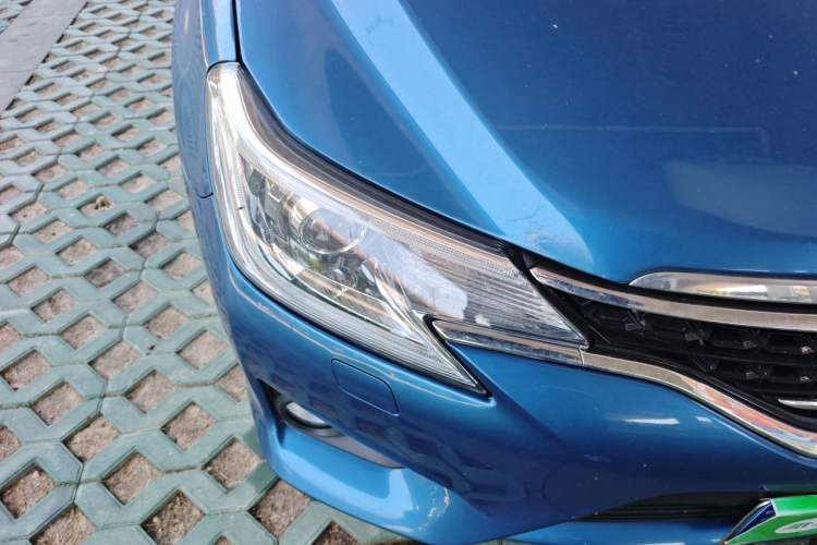 Used Toyota Reiz 2013 2.5V Elite Edition Right Front Headlight