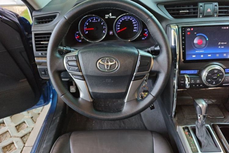 Used Toyota Reiz 2013 2.5V Elite Edition Steering Wheel