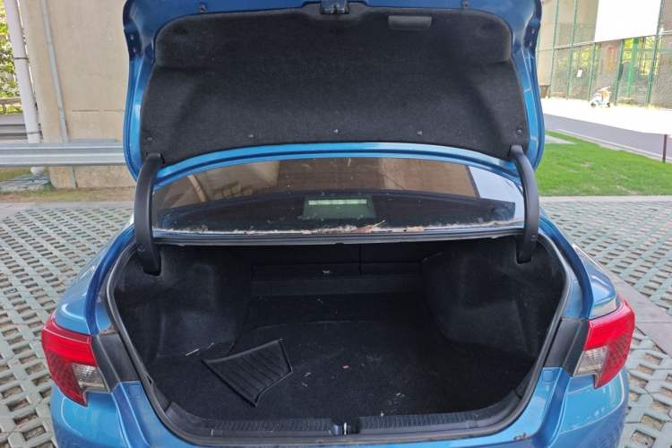 Used Toyota Reiz 2013 2.5V Elite Edition Trunk