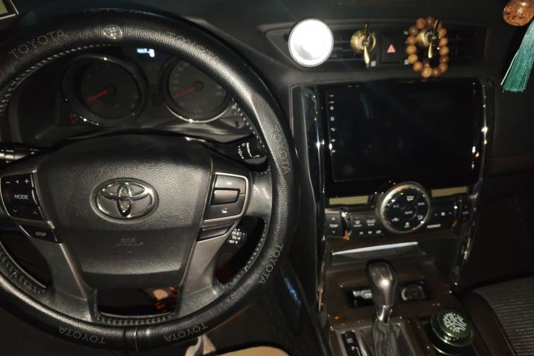 Used Toyota Reiz 2013 2.5V Shangrui Edition Center Console