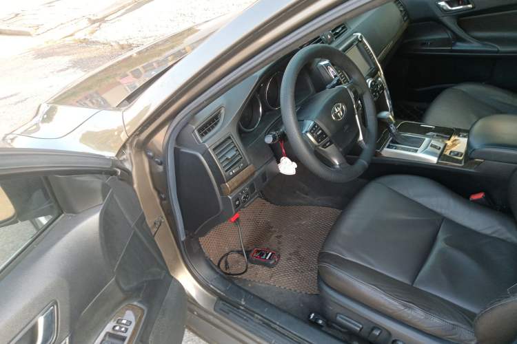 Used Toyota Reiz 2013 2.5V Elite Edition Driver Seat