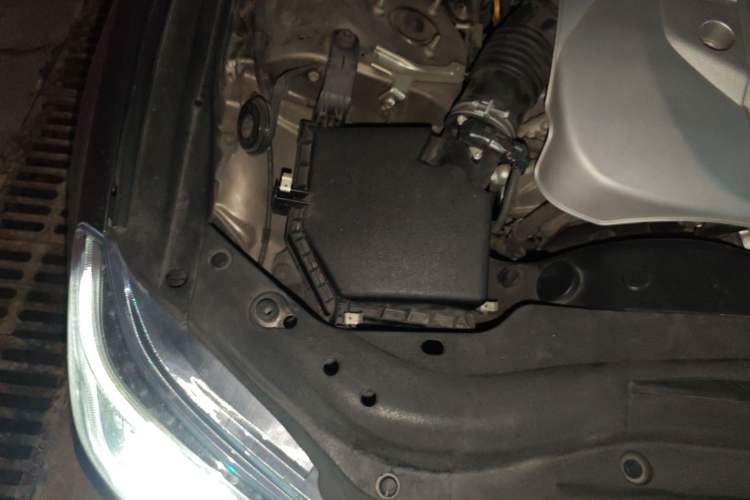 Used Toyota Reiz 2013 2.5V Shangrui Edition Engine Bay Right