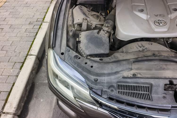 Used Toyota Reiz 2013 2.5V Shangrui Edition Engine Bay Right