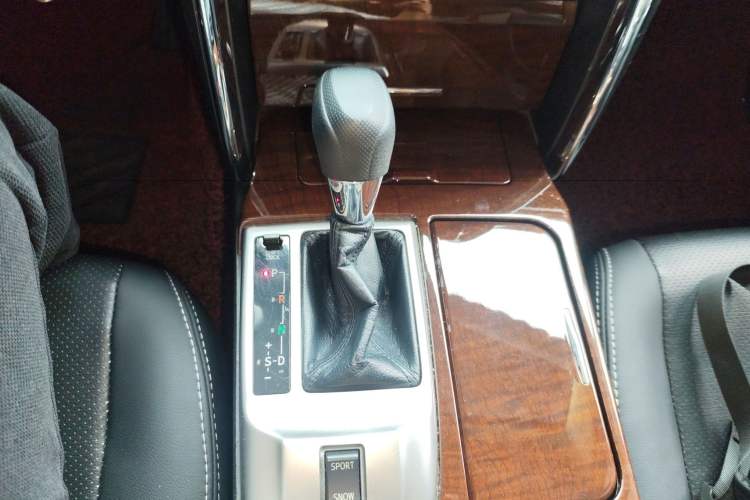 Used Toyota Reiz 2013 2.5S Elite Edition Gear Lever