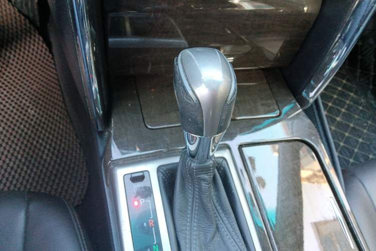 Used Toyota Reiz 2013 2.5V Elite Edition Gear Lever