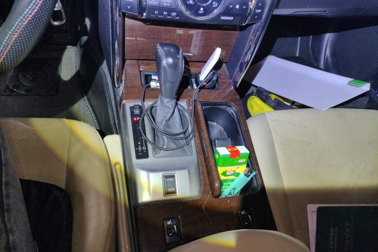 Used Toyota Reiz 2013 2.5V Shangrui Navigation Edition Gear Lever