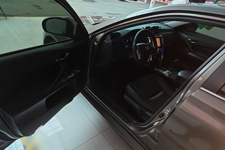 Used Toyota Reiz 2013 2.5S Elite Edition Interior 3