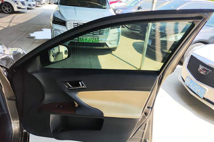 Used Toyota Reiz 2013 2.5S Elite Edition Interior 5