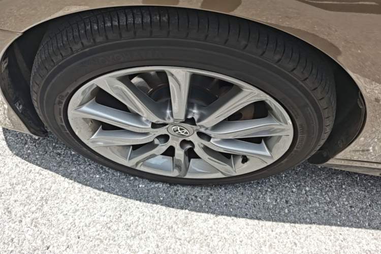 Used Toyota Reiz 2013 2.5V Shangrui Edition Left Front Wheel Hub
