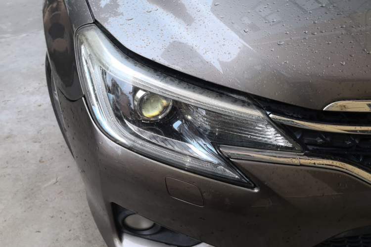 Used Toyota Reiz 2013 2.5V Shangrui Edition Right Front Headlight