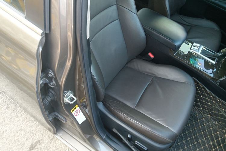 Used Toyota Reiz 2013 2.5V Elite Edition Right Front Seat