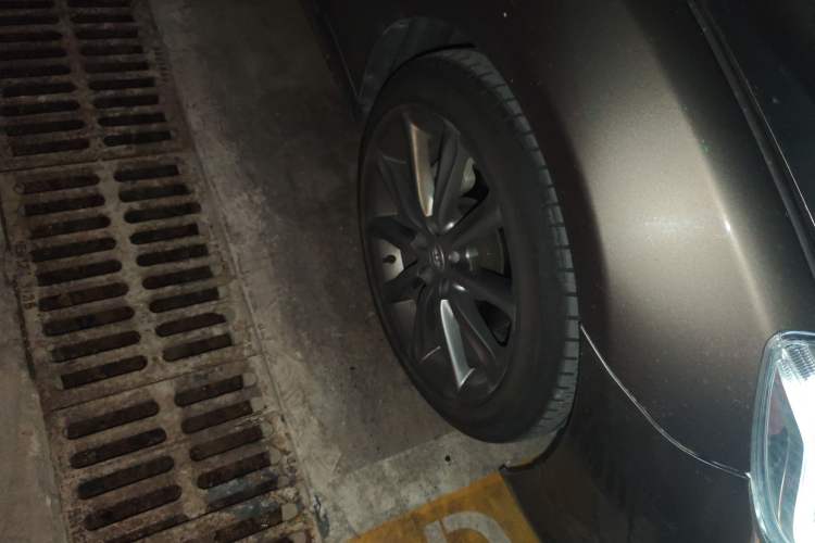 Used Toyota Reiz 2013 2.5V Shangrui Edition Right Front Wheel Hub