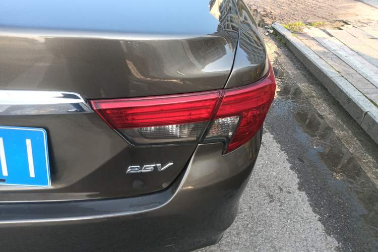 Used Toyota Reiz 2013 2.5V Elite Edition Right Rear Taillight