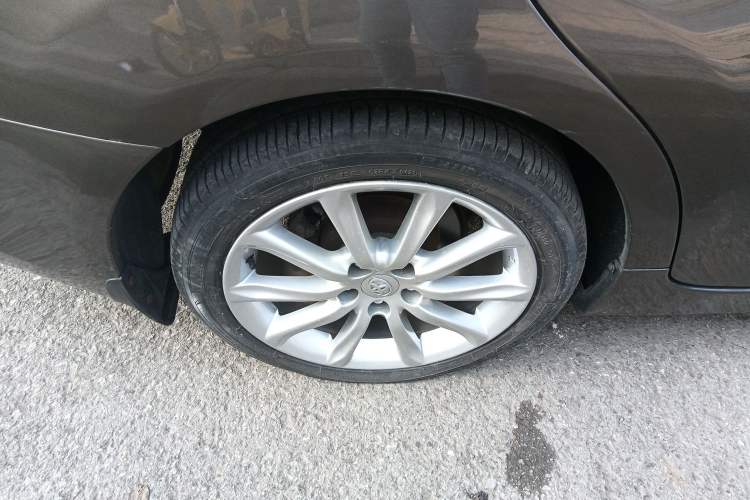 Used Toyota Reiz 2013 2.5V Elite Edition Right Rear Wheel Hub
