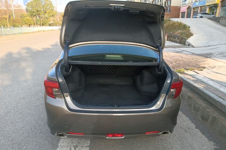 Used Toyota Reiz 2013 2.5V Elite Edition Trunk