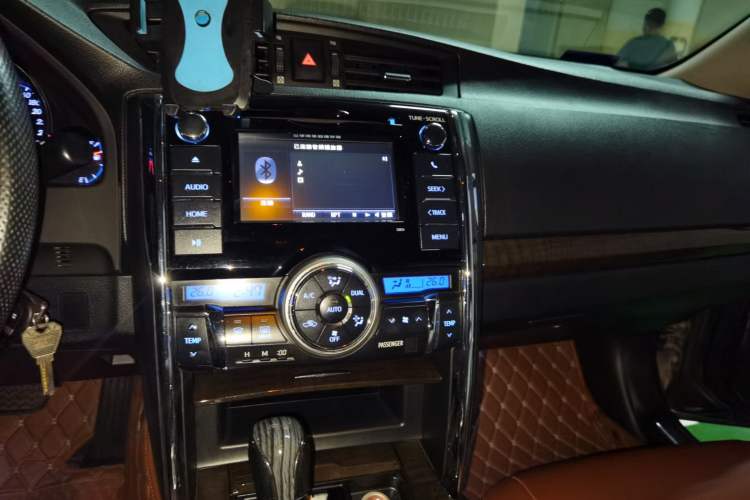 Used Toyota Reiz 2013 2.5S Elite Edition Audio And AC Panel