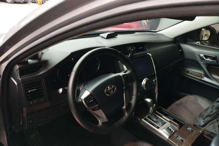 Used Toyota Reiz 2013 2.5V Shangrui Edition Center Console