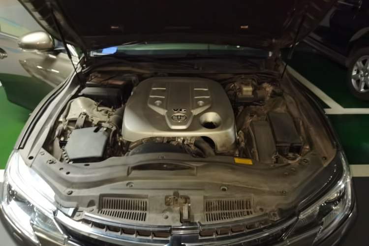 Used Toyota Reiz 2013 2.5S Elite Edition Engine Bay