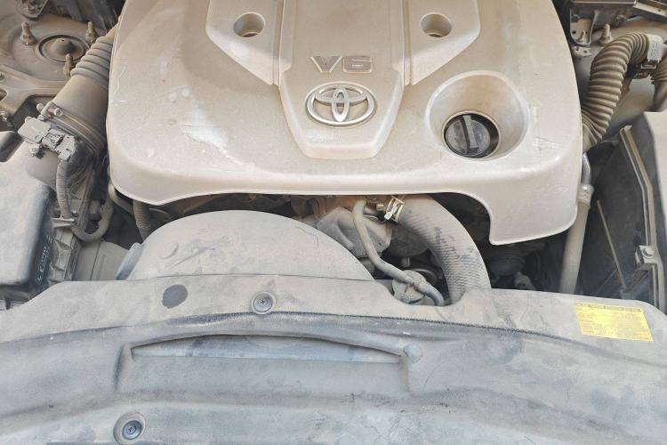 Used Toyota Reiz 2013 2.5V Shangrui Edition Engine Bay