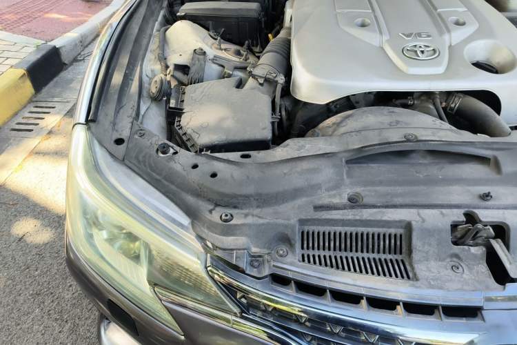 Used Toyota Reiz 2013 2.5V Shangrui Edition Engine Bay Right