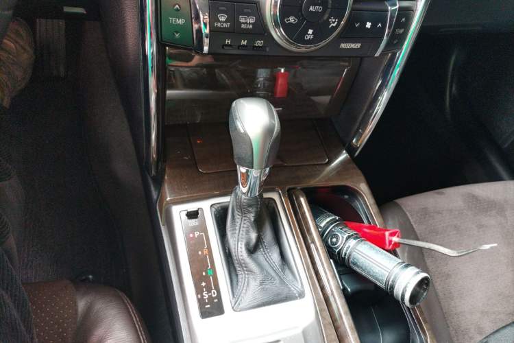 Used Toyota Reiz 2013 2.5V Shangrui Edition Gear Lever