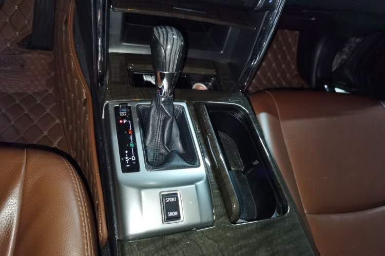 Used Toyota Reiz 2013 2.5S Elite Edition Gear Lever