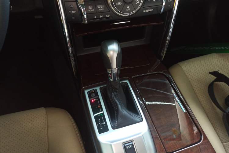Used Toyota Reiz 2013 2.5V Shangrui Edition Gear Lever