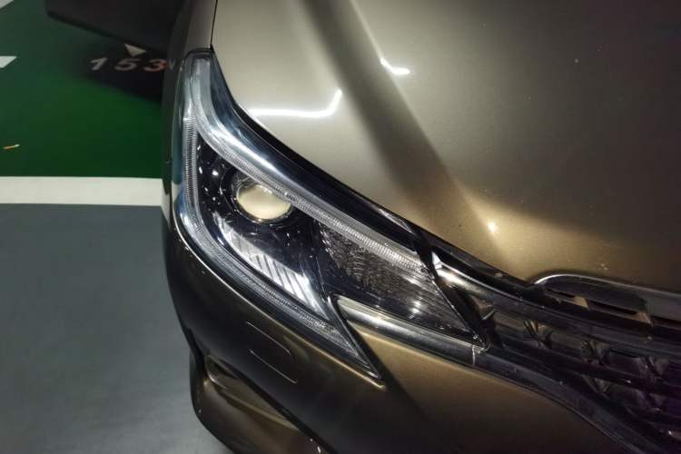 Used Toyota Reiz 2013 2.5S Elite Edition Right Front Headlight